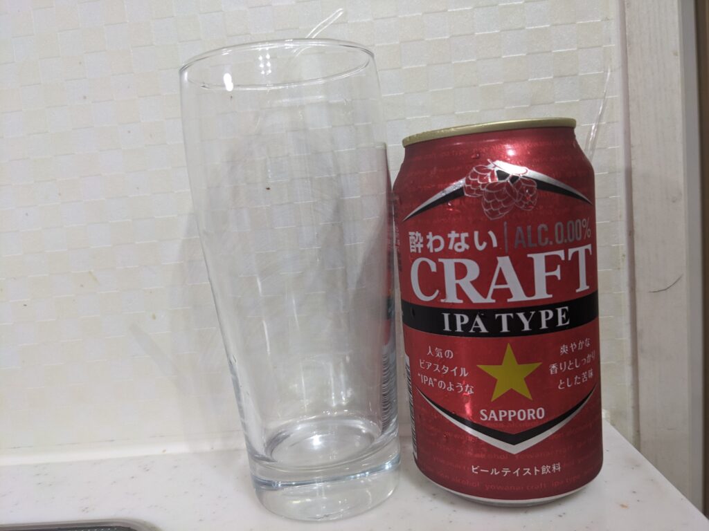 グラスと缶の「サッポロ酔わないクラフトIPAタイプ」