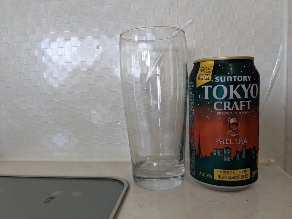グラスと缶の東京クラフト香ばしIPA