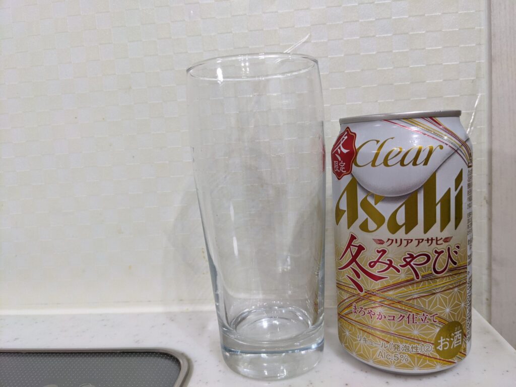 グラスと缶の「クリアアサヒ冬みやび」