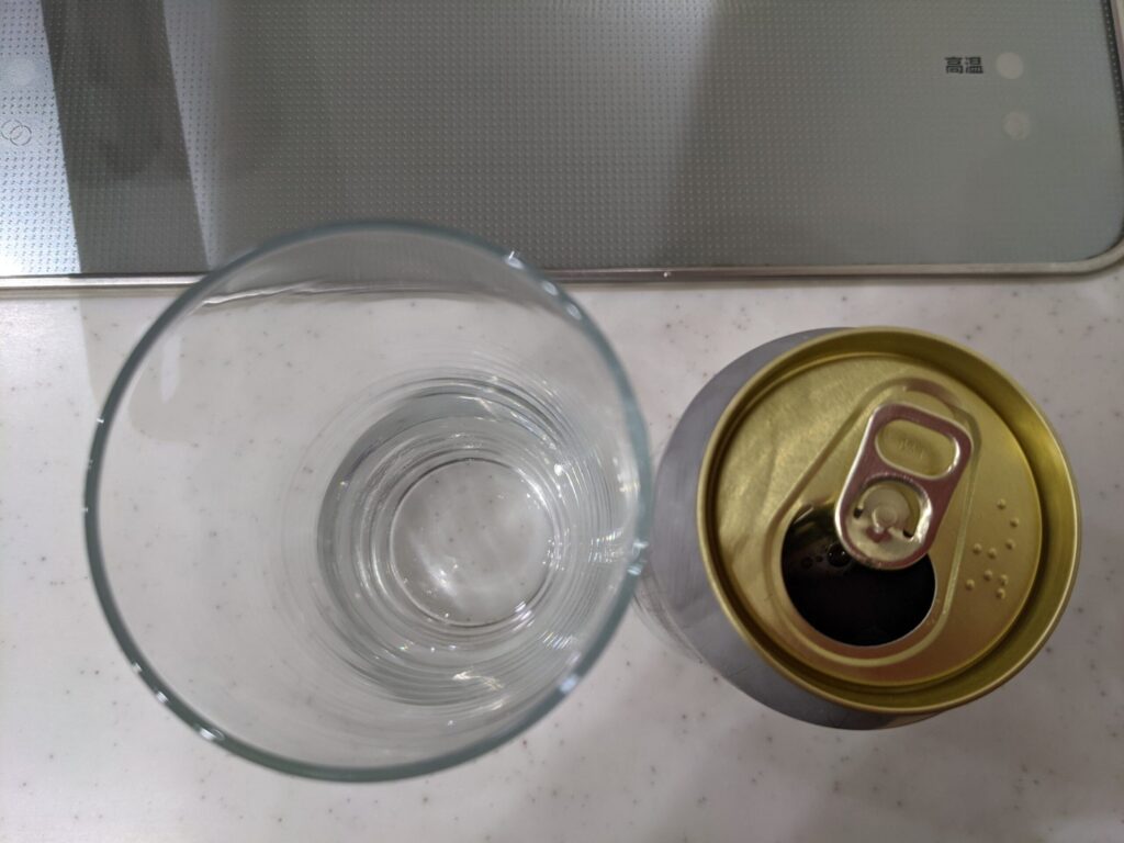 缶の「THE軽井沢ビール冬紀行プレミアム」を開けたところ