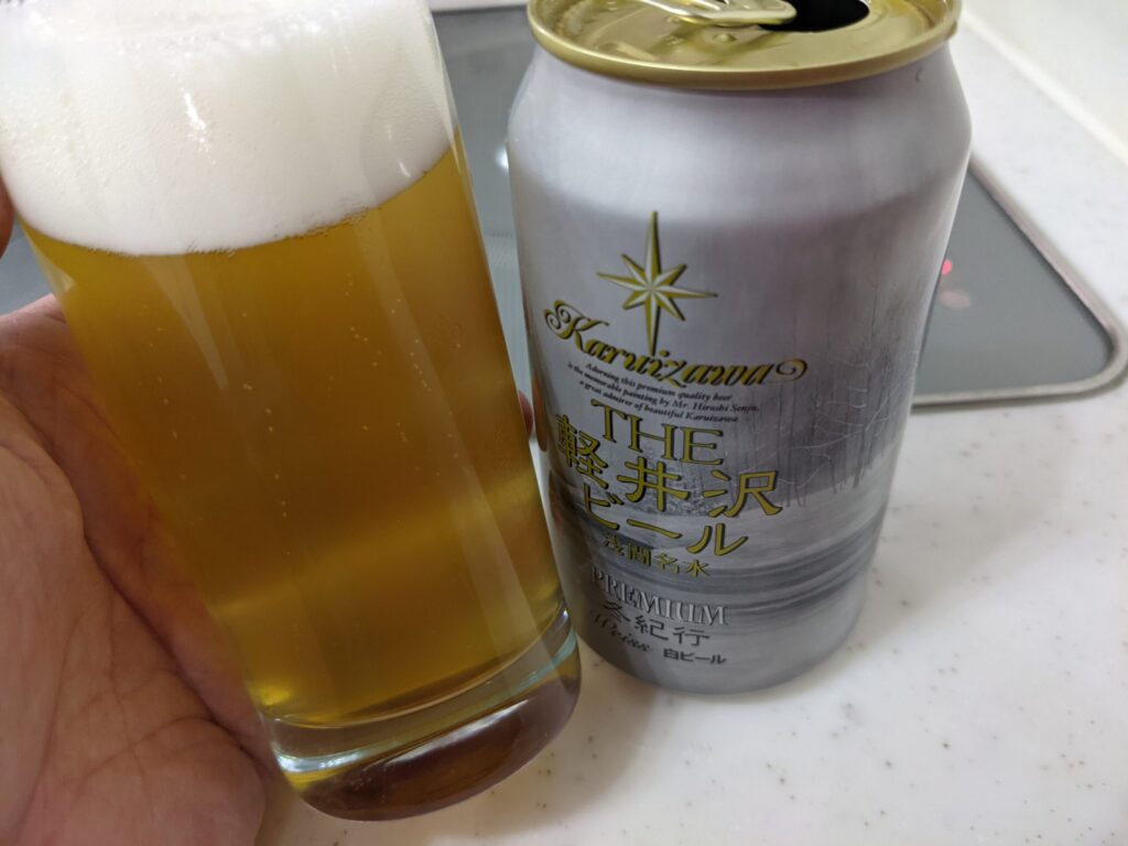 「THE軽井沢ビール冬紀行プレミアム」を一口飲んだところ