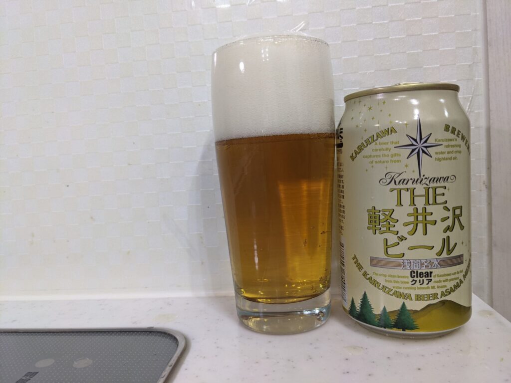 グラスに注いだ「軽井沢ビールClear（クリア）」とその空き缶