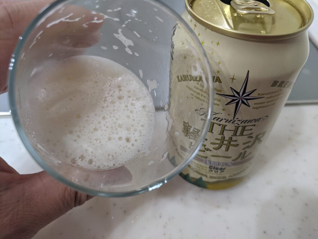 残り3割のグラスに残った「軽井沢ビールClear（クリア）」