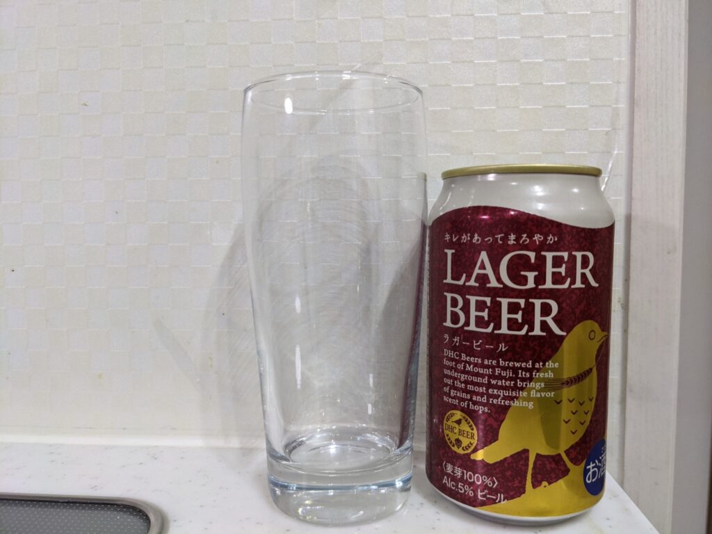 グラスと缶の「DHCラガービール」