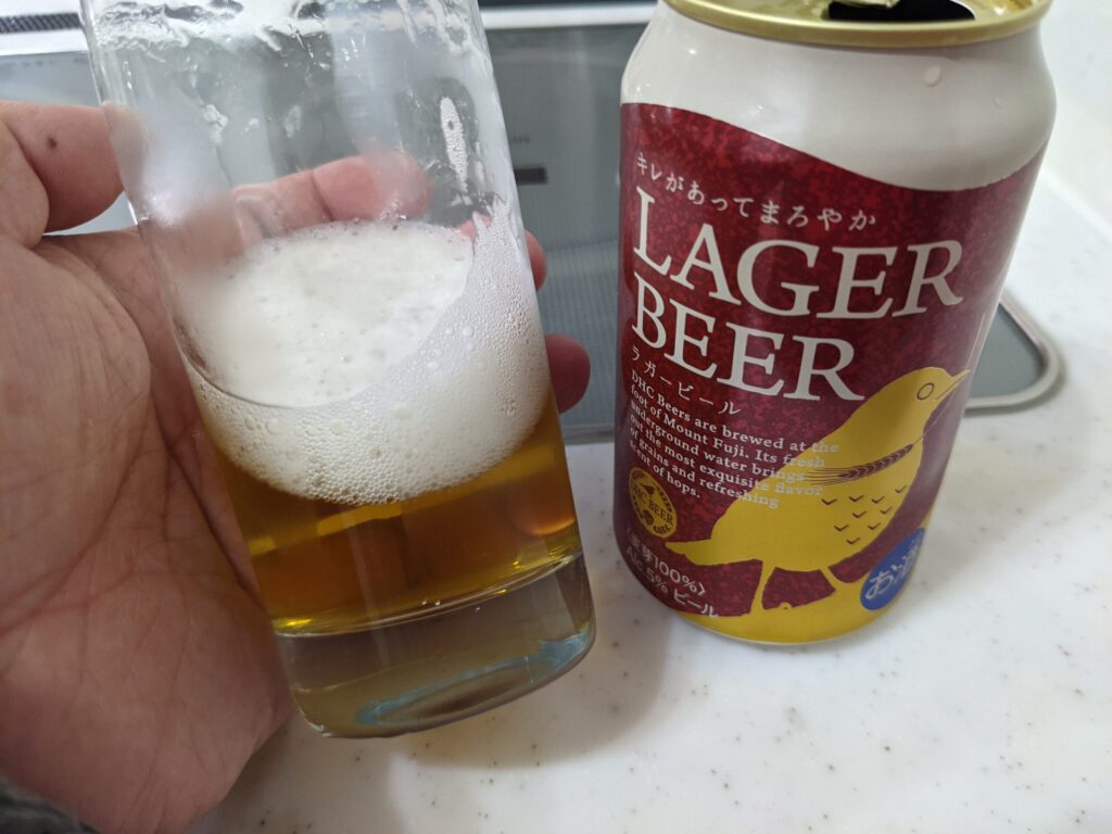 残り2割程のグラスに入った「DHCラガービール」