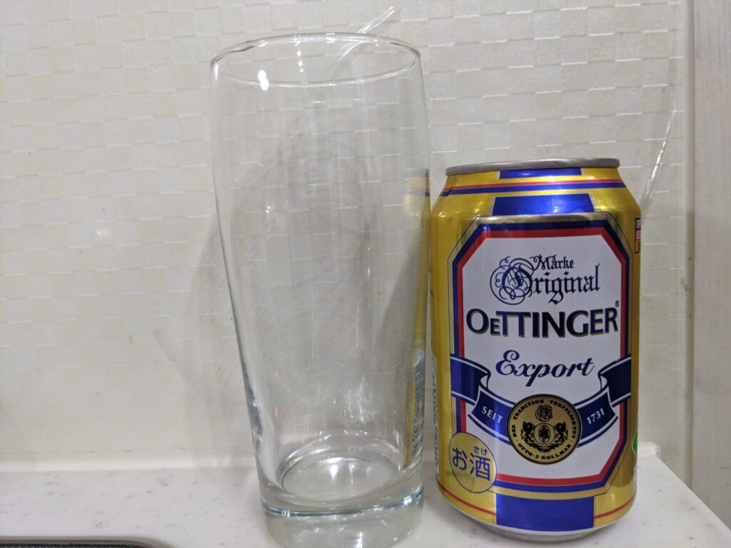 グラスと缶の「エッティンガーエクスポルト」