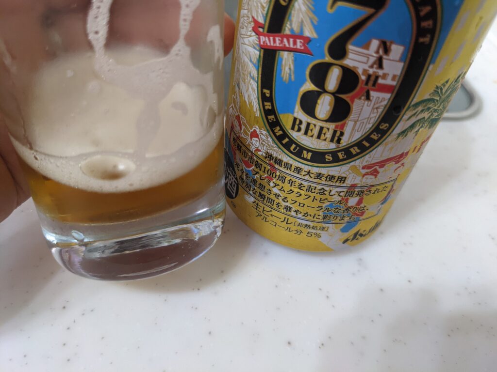 最後の一口程度のグラスに入った「78ビール（オリオン）」