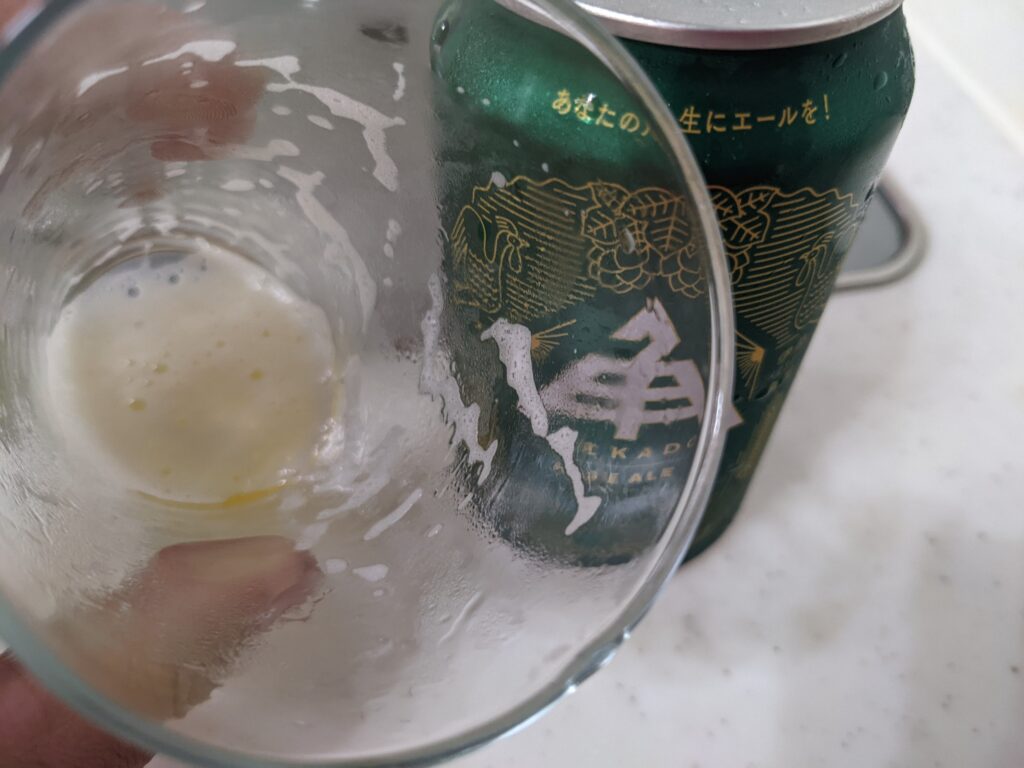 グラスに残った最後の一口程度の「イセカドペールエール（伊勢角屋麦酒）」