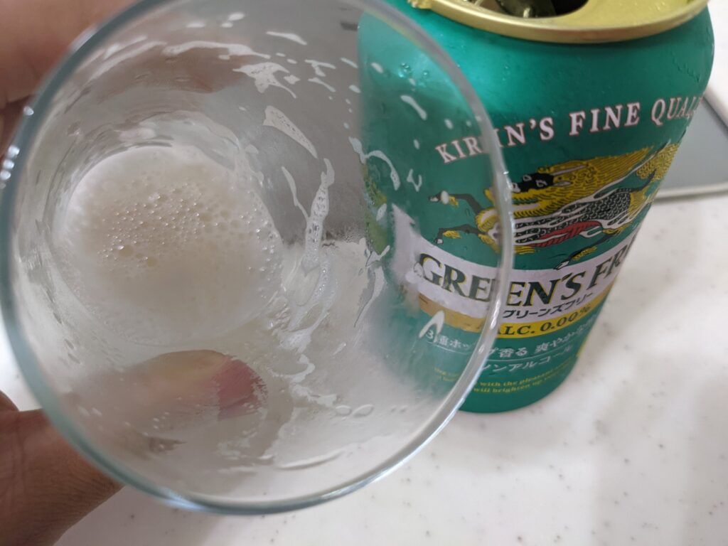 グラスに入った最後の一口程度のグリーンズフリー