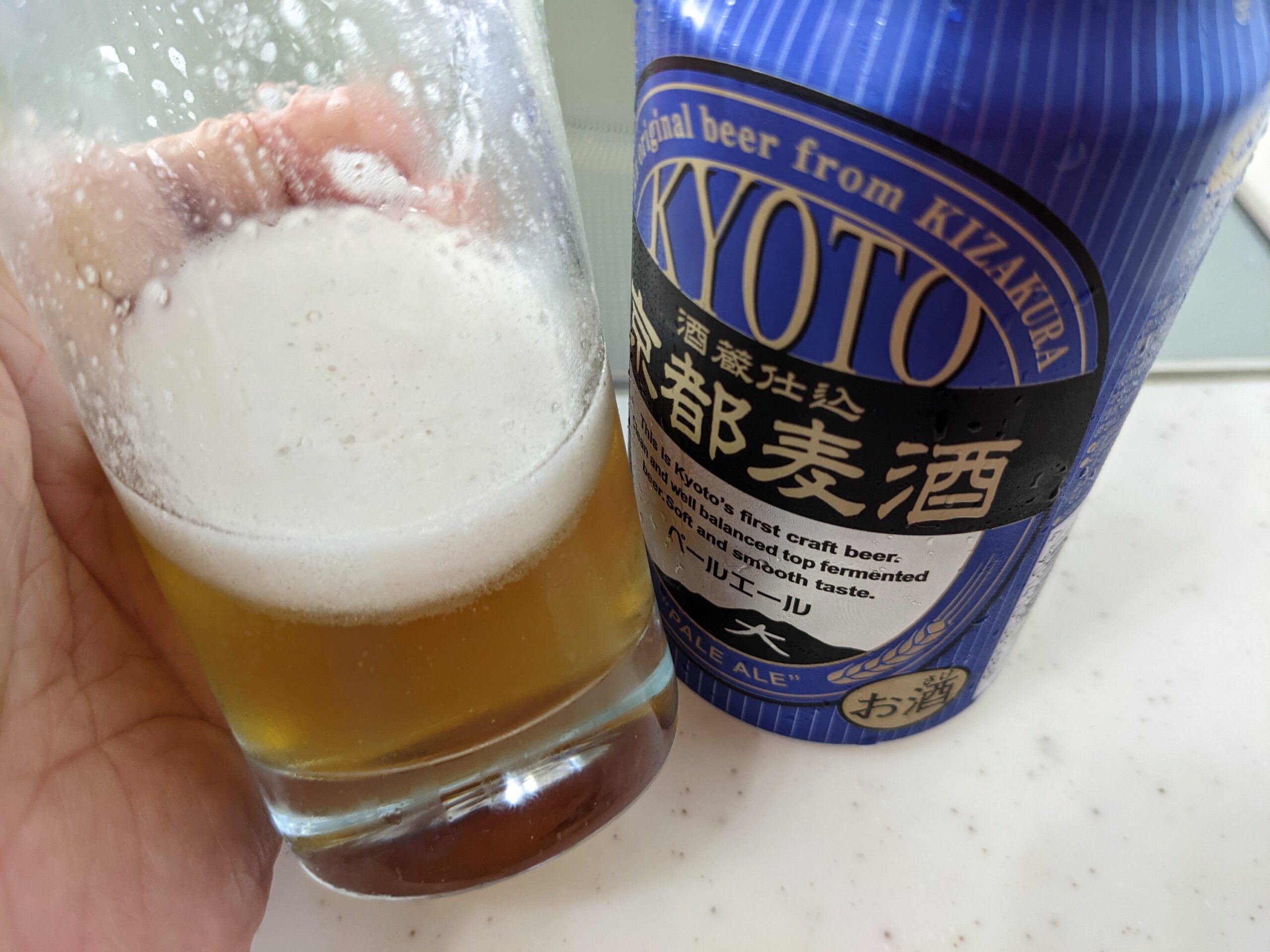 グラスに入った残り2割程の「京都麦酒ペールエール」