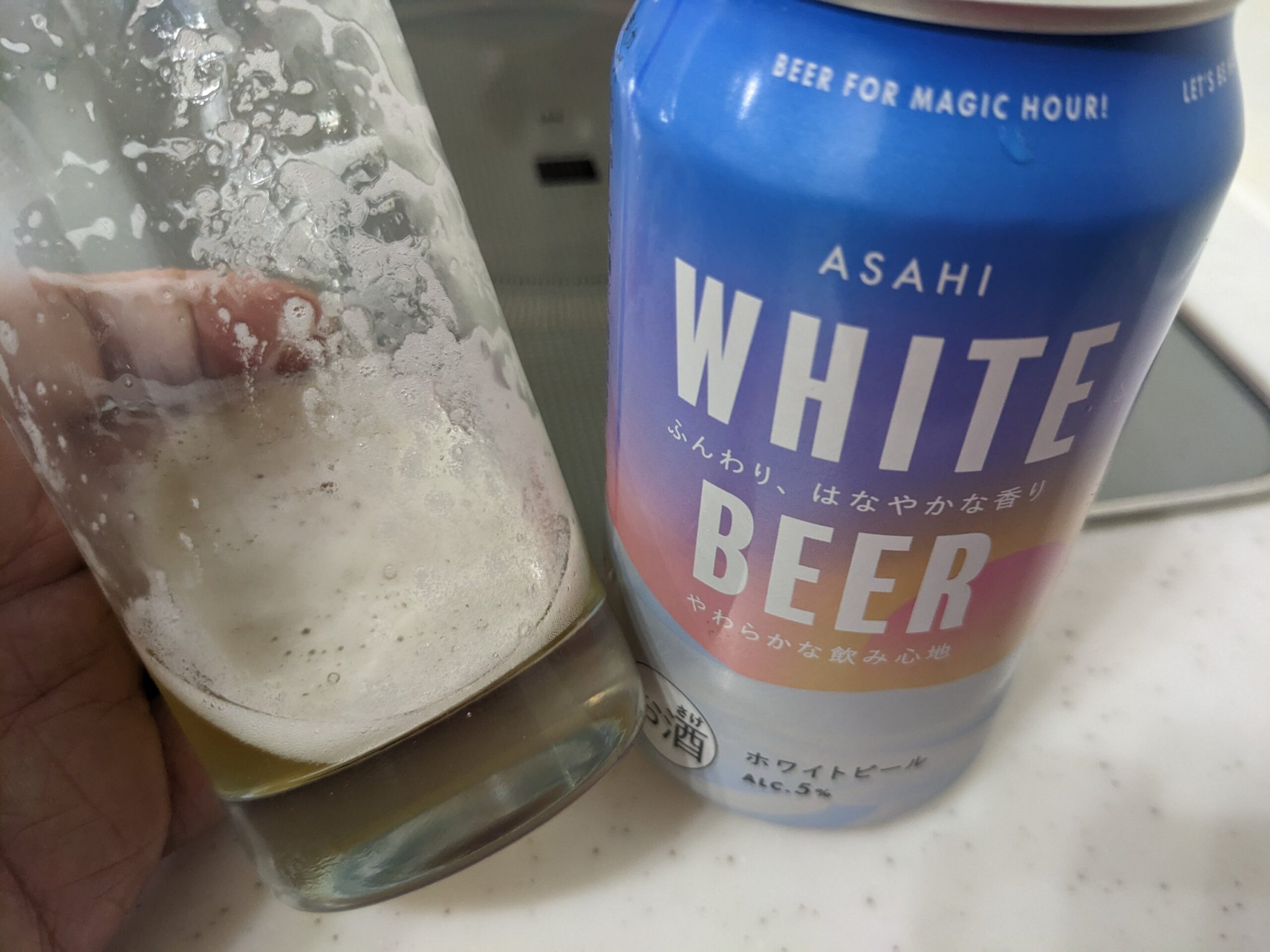 グラスに入った残りわずかな「アサヒホワイトビール（ASAHI WHITE BEER） 」