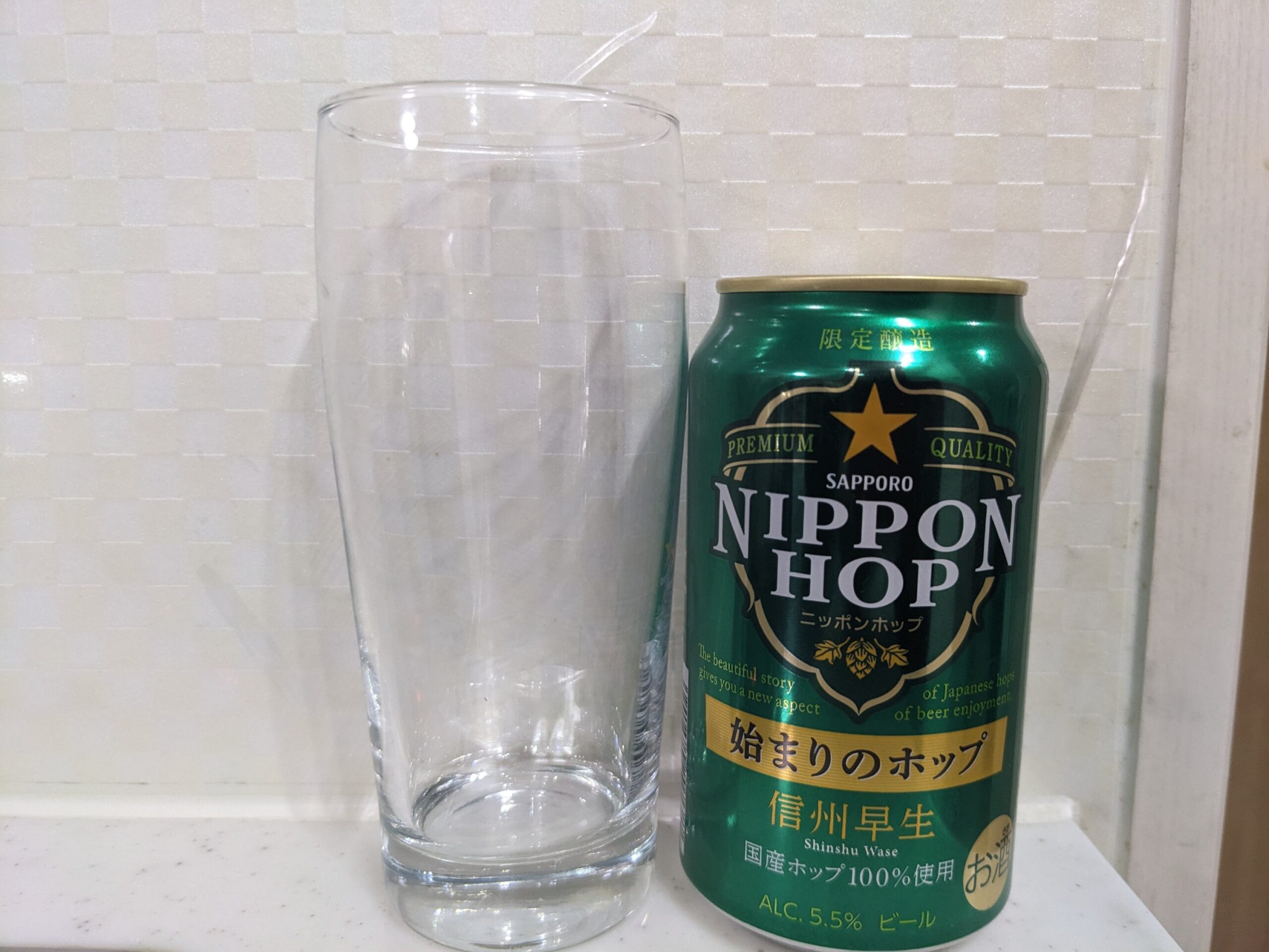 グラスと缶の「ニッポンホップ始まりのホップ信州早生」