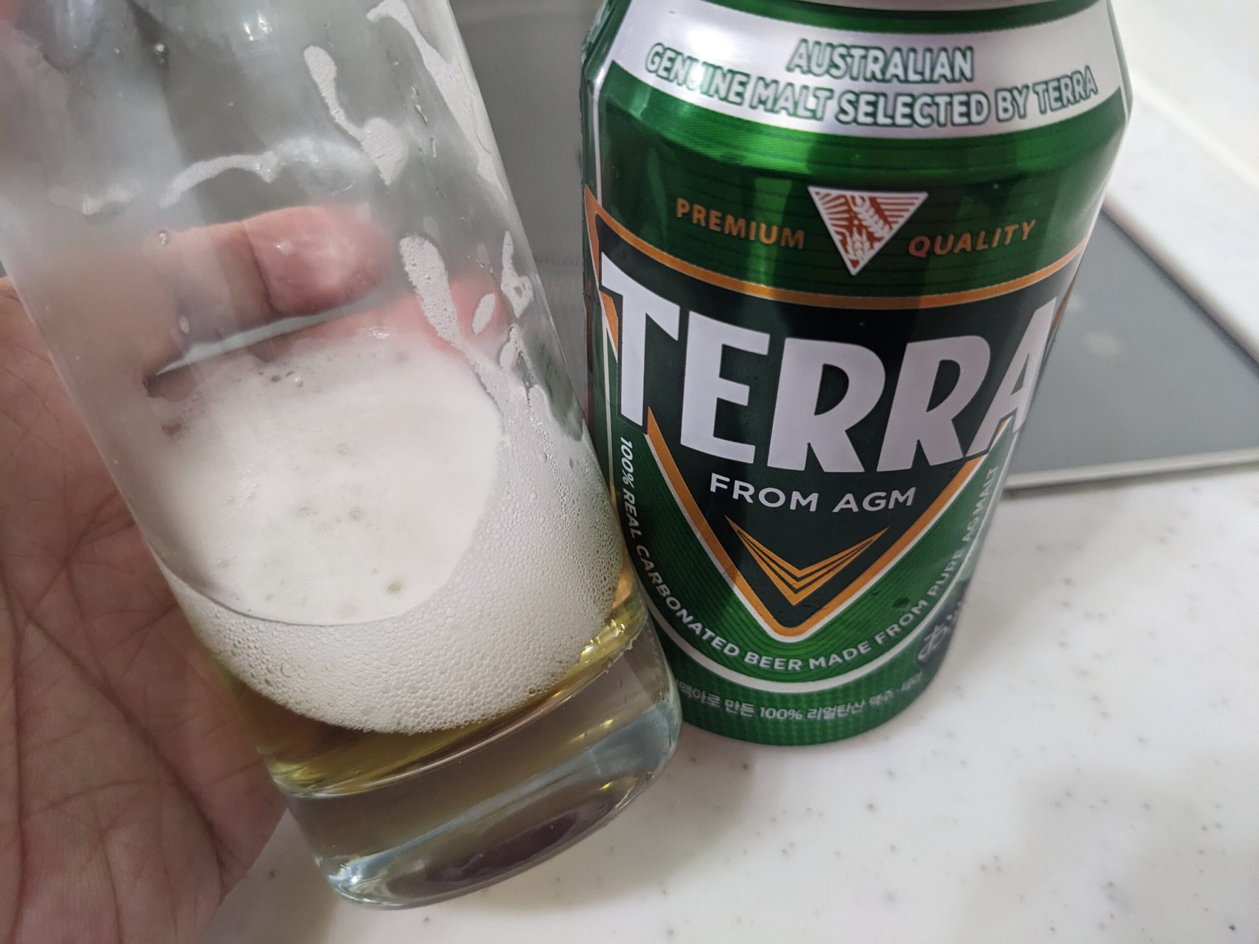 最後の一口程度グラスに残った「TERRA（テラ）ビール」